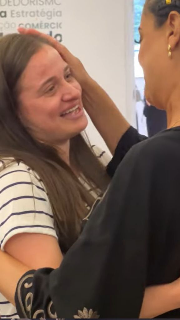 Cinara em momento de empatia com participante